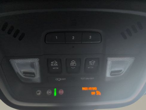 Used 2023 Chevrolet Traverse High Country image 27