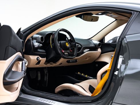 Used 2022 Ferrari F8 Tributo image 2