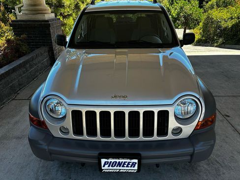 Used 2005 Jeep Liberty Sport AWD/4WD image 3