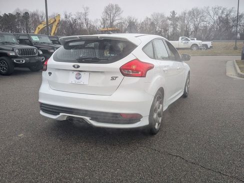 Used 2017 Ford Focus ST image 5