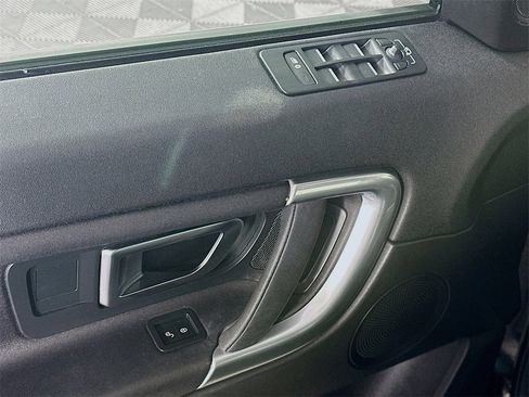Used 2019 Land Rover Discovery Sport SE image 24