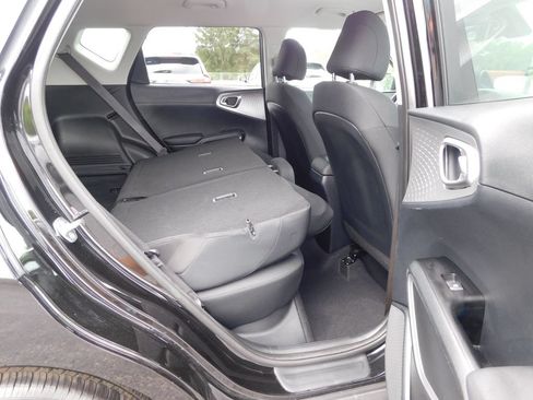 Used 2025 Kia Soul LX w/ LX Technology Package FWD image 23