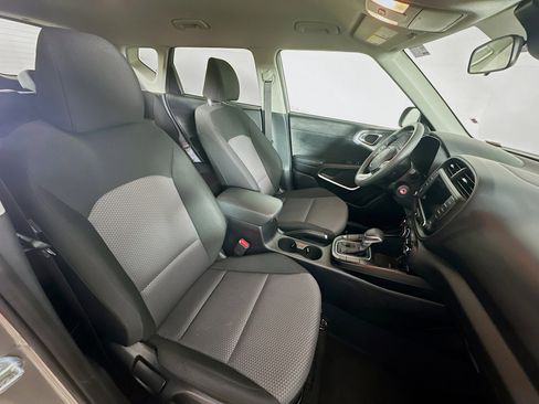 Used 2025 Kia Soul LX w/ LX Technology Package FWD image 29