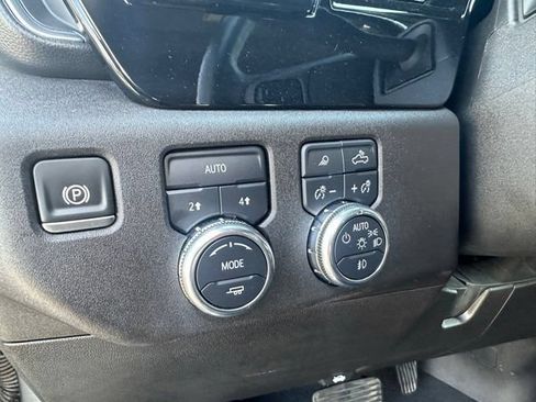 Used 2025 GMC Sierra 1500 SLT AWD/4WD image 17