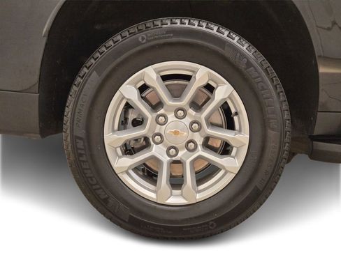 Used 2025 Chevrolet Suburban LT image 7