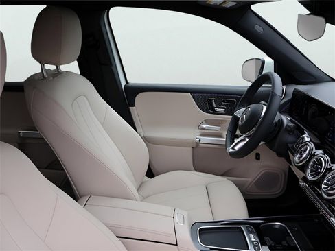 New 2025 Mercedes-Benz GLB 250 4MATIC image 10