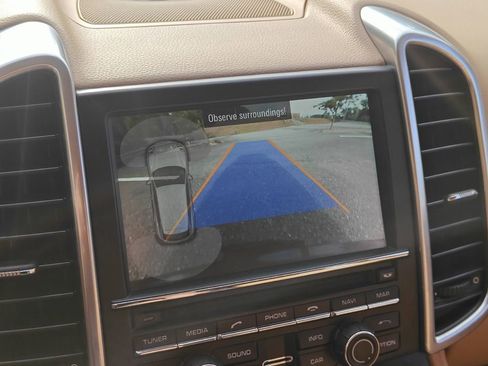 Used 2015 Porsche Cayenne Diesel w/ Premium Package image 11