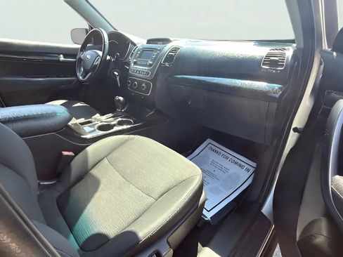 Used 2014 Kia Sorento LX AWD/4WD image 11