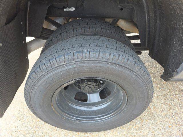 Used 2024 RAM 3500 Tradesman w/ Chrome Appearance Group AWD/4WD image 17