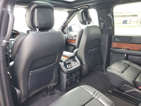 Used 2019 Lincoln Navigator Select w/ Technology Package image 12