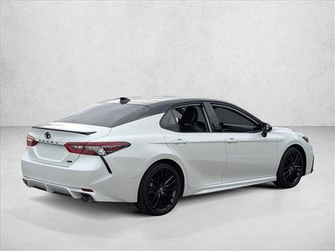 Used 2022 Toyota Camry XSE FWD image 5