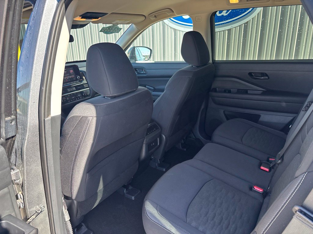 Used 2025 Nissan Pathfinder SV AWD/4WD image 25