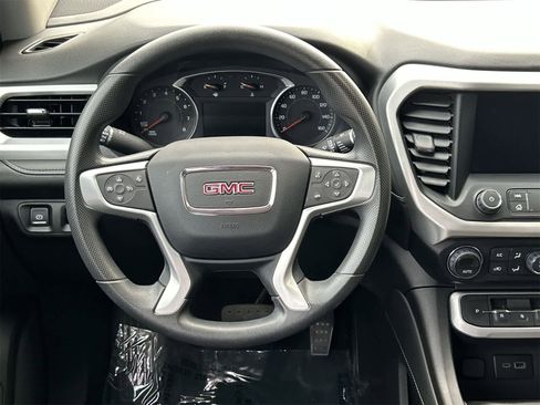 Used 2023 GMC Acadia SLE image 15