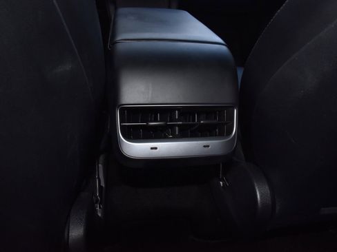 Used 2021 Tesla Model Y Long Range image 19