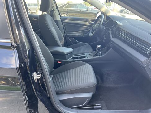 Certified 2025 Volkswagen Jetta S image 28