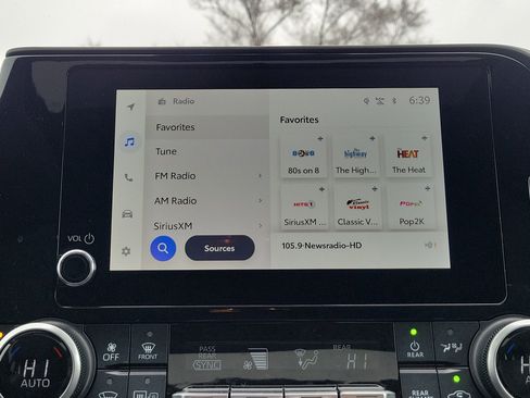 Used 2024 Toyota Highlander XLE image 29