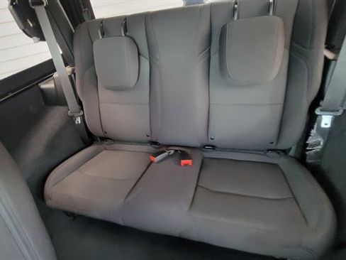 Used 2022 Jeep Wrangler Sport image 36