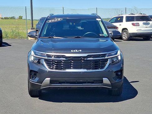 Certified 2025 Kia Seltos EX AWD/4WD image 2