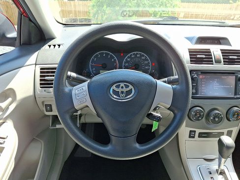 Used 2013 Toyota Corolla LE image 19