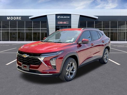Used 2024 Chevrolet Trax LT w/ Driver Confidence Package FWD image 8