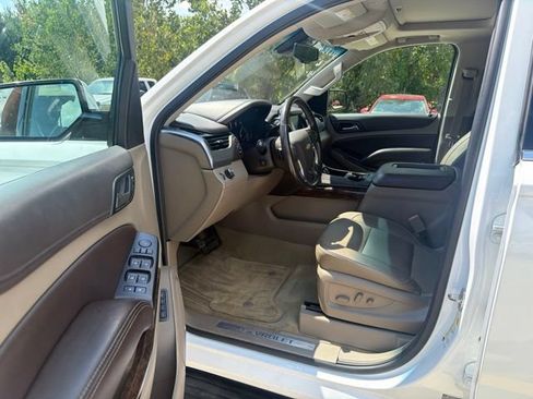 Used 2016 Chevrolet Suburban LT w/ Luxury Package RWD image 10