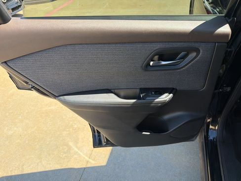 Used 2023 Nissan Rogue SV FWD image 14