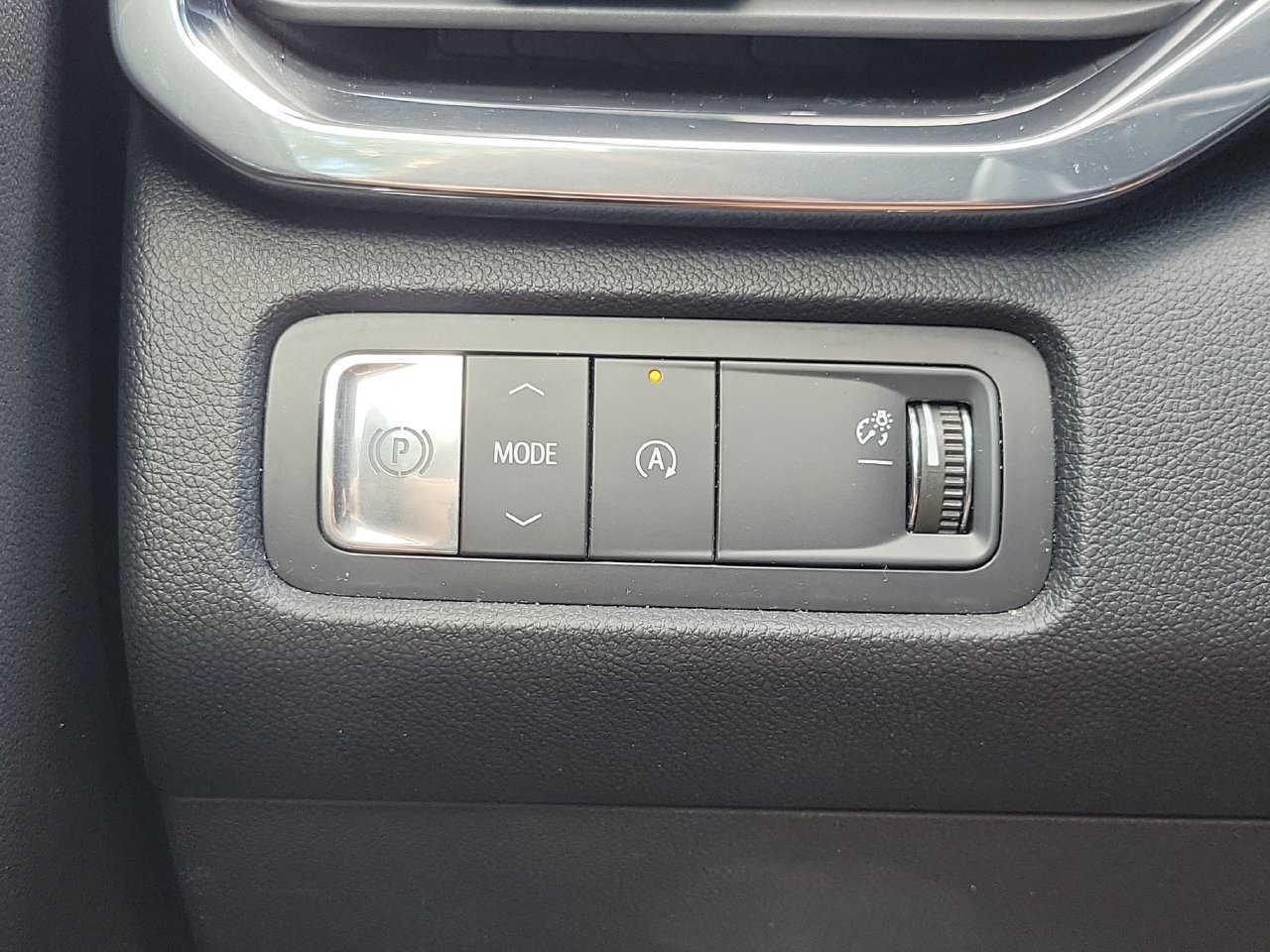 Certified 2026 GMC Acadia Elevation w/ Elevation Premium Package FWD image 31