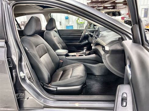 Used 2024 Nissan Altima 2.5 SV w/ SV Premium Package image 27