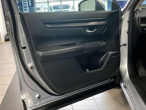 Used 2025 Honda CR-V EX image 8