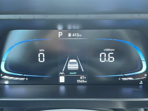 Certified 2025 Hyundai Elantra Sport FWD image 2