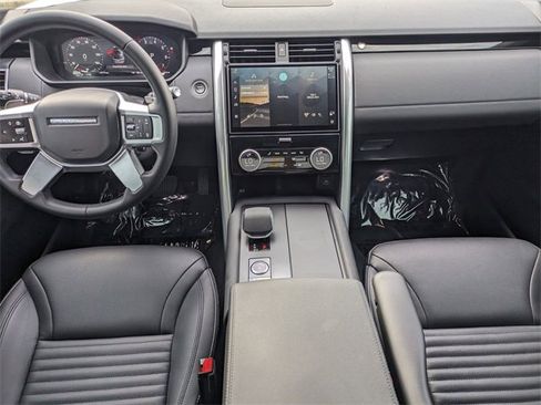 Used 2025 Land Rover Discovery S image 11