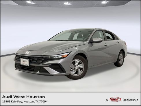 Used 2025 Hyundai Elantra SE image 1