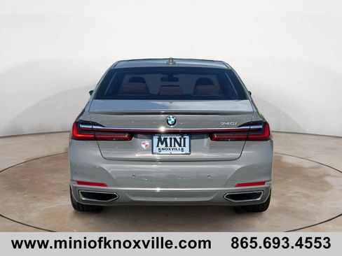 Used 2022 BMW 740i w/ Premium Package image 4