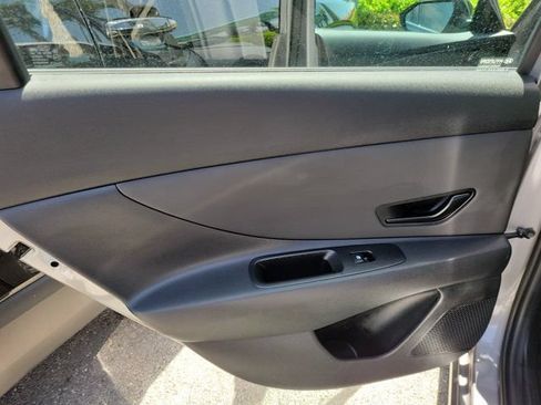 Certified 2025 Hyundai Elantra Sport FWD image 9