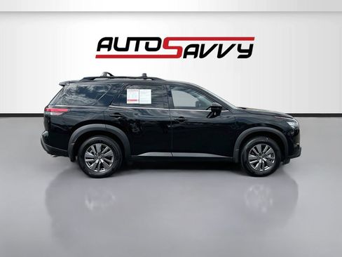 Used 2025 Nissan Pathfinder SV w/ SV Premium Package FWD image 8