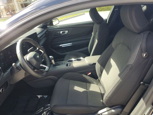 Used 2025 Ford Mustang Coupe image 12