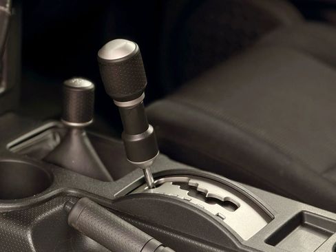 Used 2007 Toyota FJ Cruiser 4WD image 15