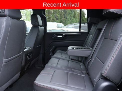 Used 2025 Chevrolet Suburban RST image 8