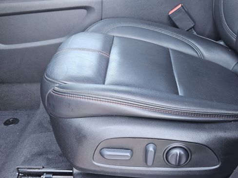 Used 2022 Chevrolet Traverse RS image 32