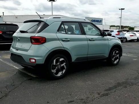 Used 2025 Hyundai Venue SEL FWD image 8