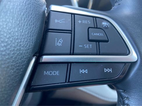 Used 2023 Toyota Highlander XLE FWD image 23