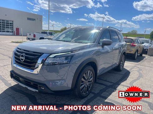 Used 2023 Nissan Pathfinder SL AWD/4WD image 1