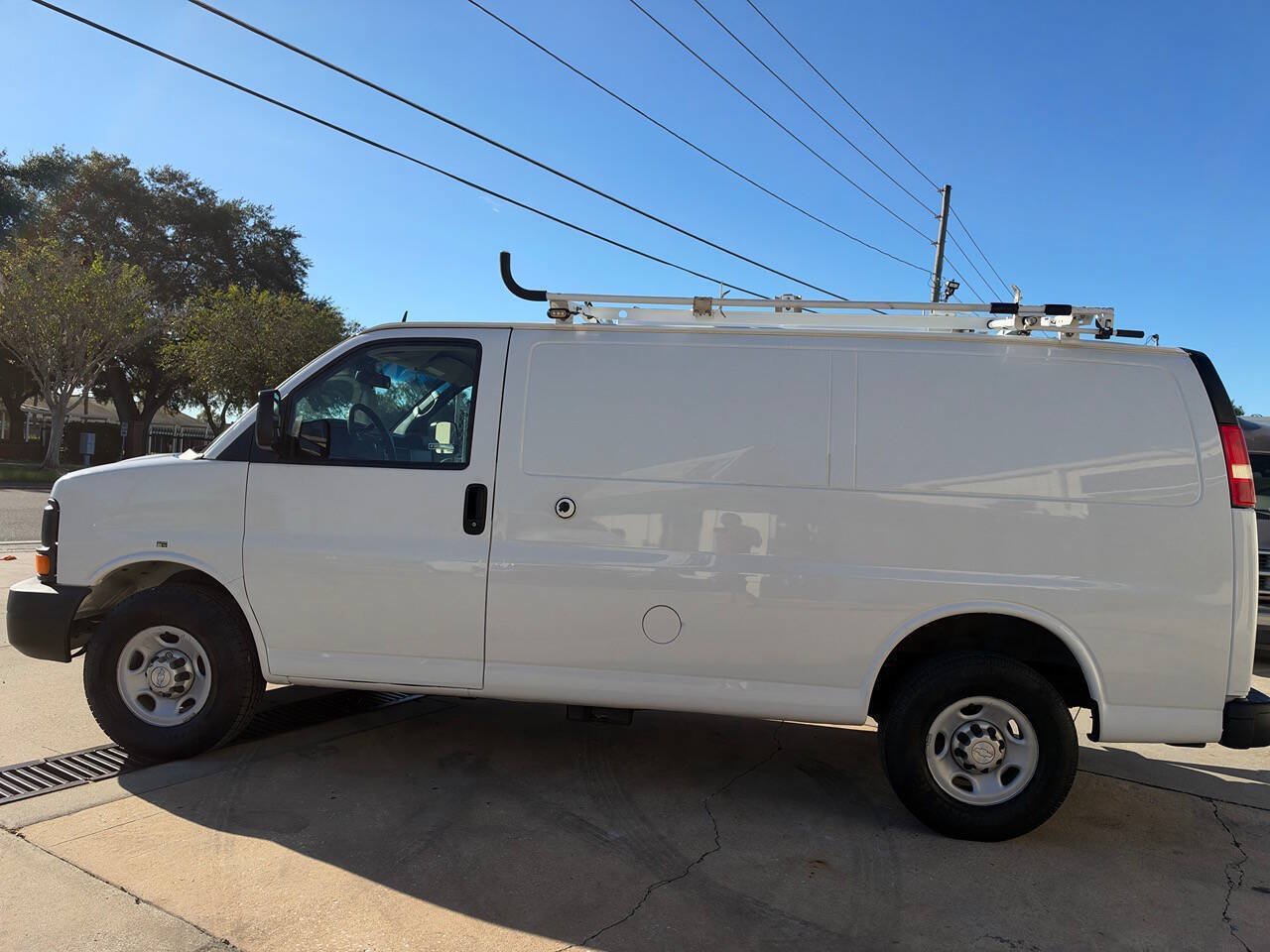 Used 2015 Chevrolet Express 2500 RWD image 22