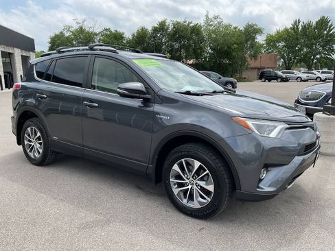 Used 2018 Toyota RAV4 XLE w/ Convenience Package AWD/4WD image 10