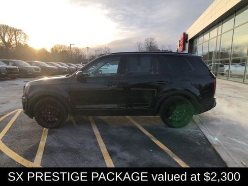 Used 2022 Kia Telluride SX w/ SX Prestige Package image 3
