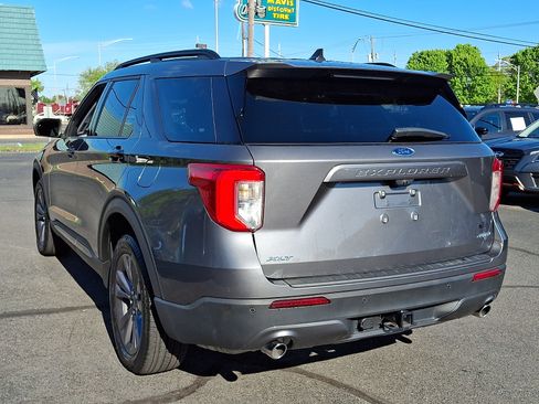 Certified 2023 Ford Explorer XLT w/ Equipment Group 202A AWD/4WD image 4