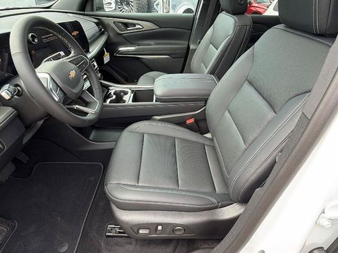 New 2026 Chevrolet Traverse LT w/ Sun and Wheel Package FWD image 5