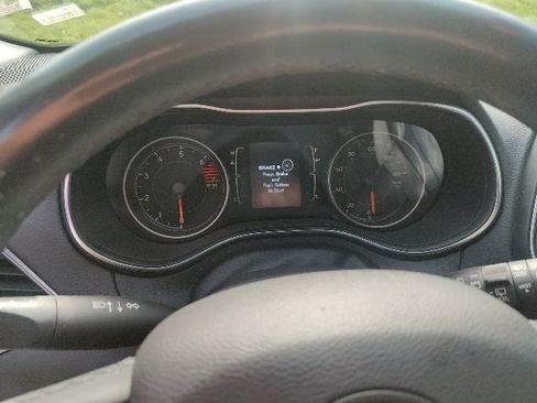 Used 2019 Jeep Cherokee Latitude Plus AWD/4WD image 22