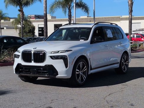 Used 2025 BMW X7 M60i w/ Executive Package image 5