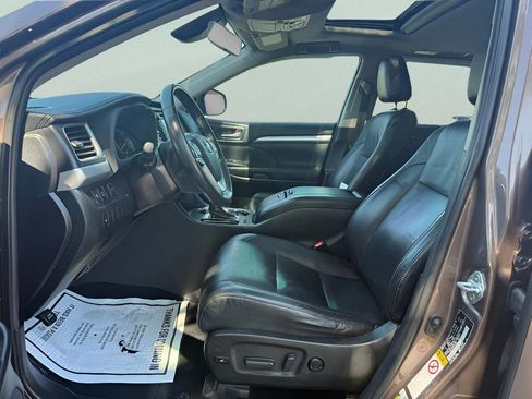 Used 2019 Toyota Highlander XLE FWD image 9